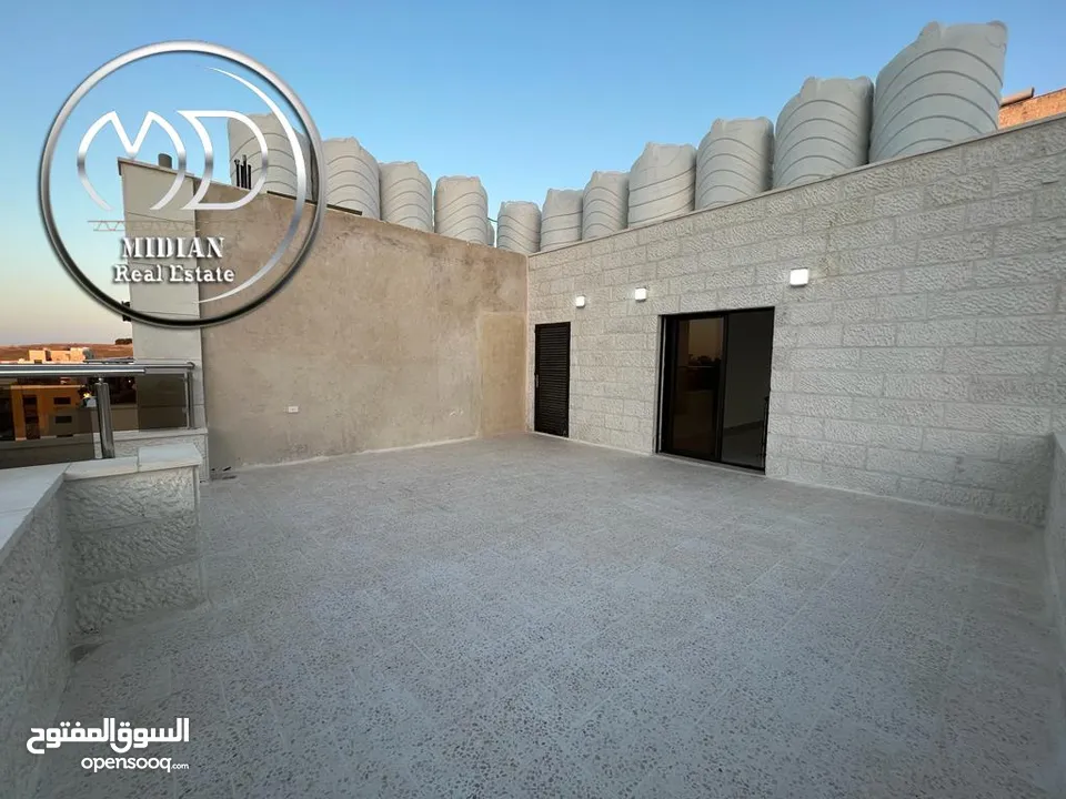 شقة دوبلكس طابق اخير مع روف للبيع عرقوب خلدا مساحة 200م مع تراسات اطلالة رائعة بسعر مميز جداً