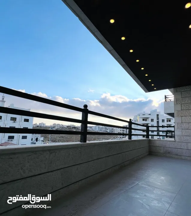شقة جديدة للبيع ب حي المنصور طابق ثاني 170 متر مطله على شارع ياجوز وشارع الأردن راكب مطبخ ومكيفات