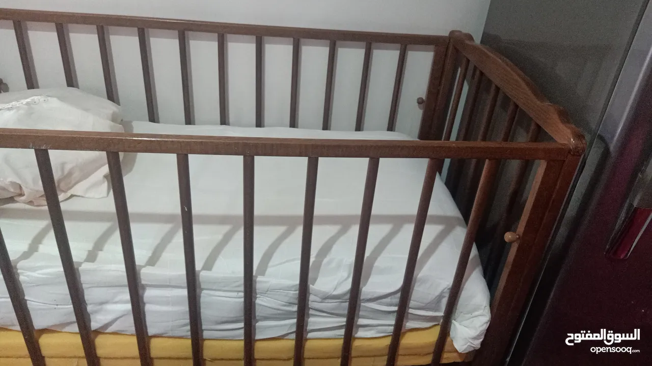 سرير اطفال  خشب زان ( 135 طول في عرض 70