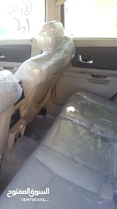 سيارة كاديلاك نوع SRX موديل 2006 بحالة جيدة جداً تتميز بداخلية نظيفة جداً