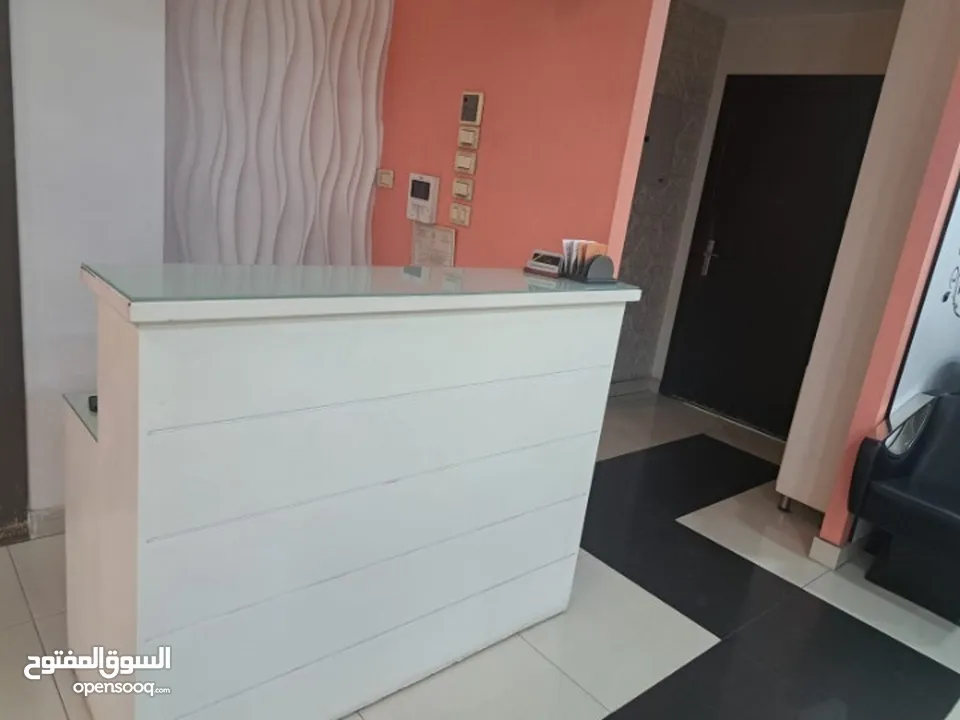 صالون نسائي من الدرجة الاولى للبيع