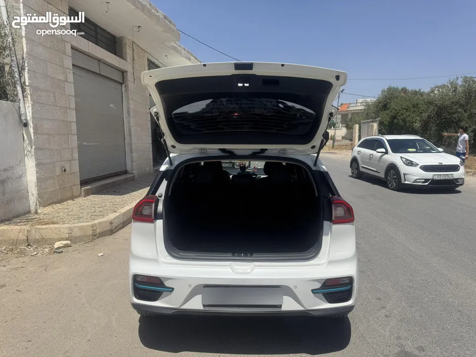 للبيع  Kia nero ev 2021  السيارة فل كامل مع فتحة ..............................