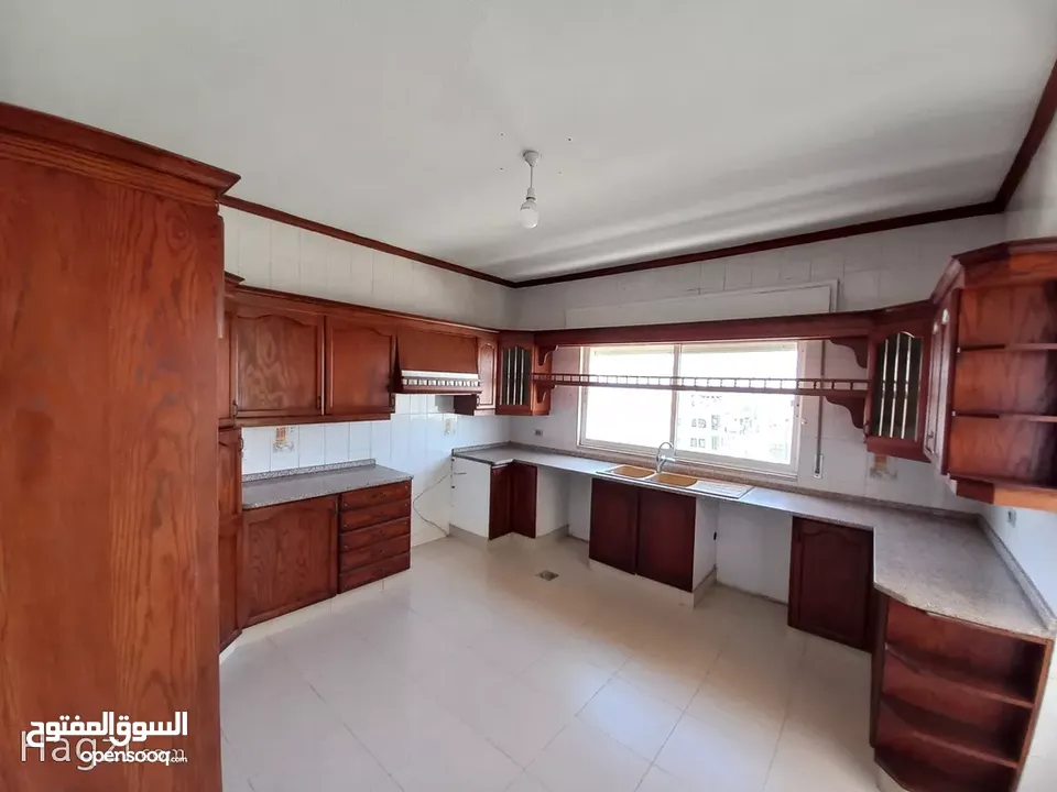 شقة غير مفروشة للإيجار 200م2 ( Property 16705 ) سنوي فقط