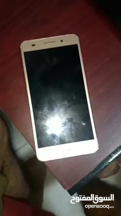 هواوي y6للبيع كل اشي شغال فيه بس بدو بورد