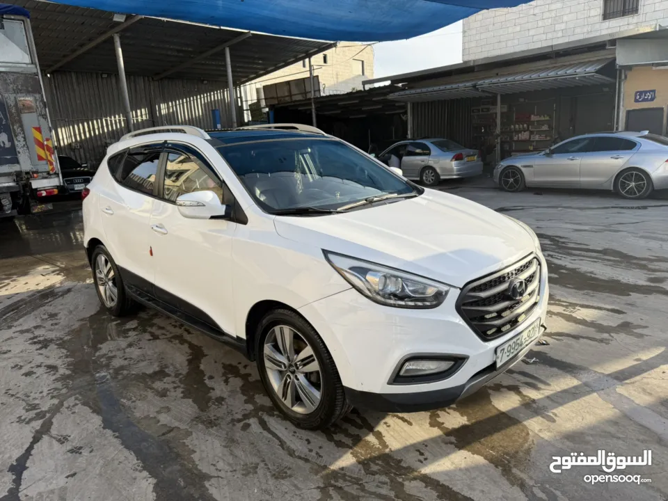 توسان ترخيص 2014 فل مع فتحه وبصمه رخصه وتامين شامل