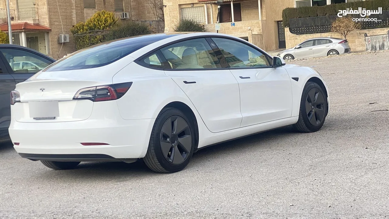 تيسلا موديل 2023 tesla model 3 فحص كامل اتوسكور A 2800 مميزة داخل ابيض