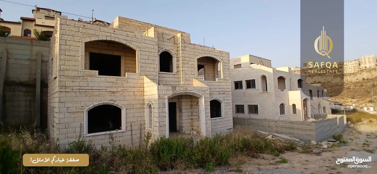 فيلا عظم مستقلة للبيع في اسكان الشرطة  مكونة من طابقين و روف