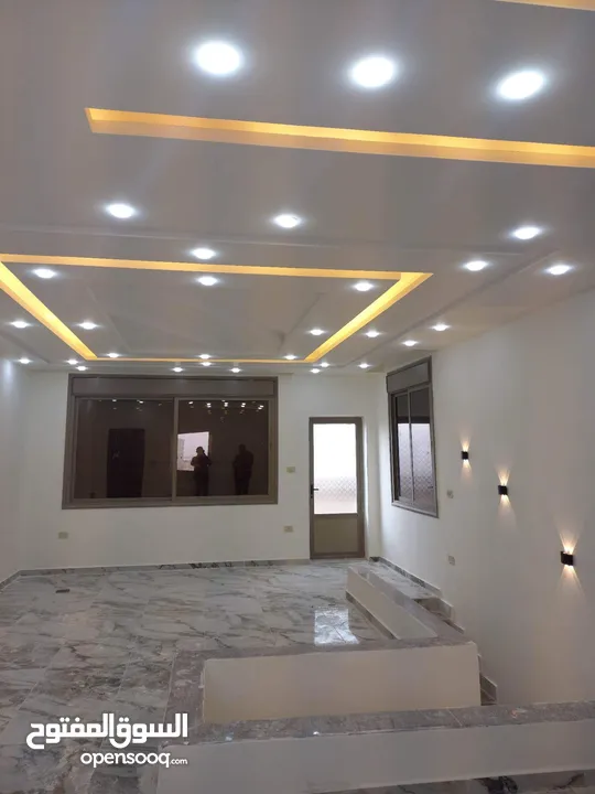 شقه 220 م دوبلكس مع رووف فاخره للبيع جنوب غرب دوار اللوازم لجامعه اليرموك