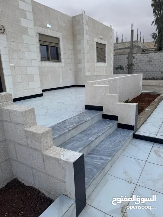 بيت للبيع مميز منطقه هادئه جدا
