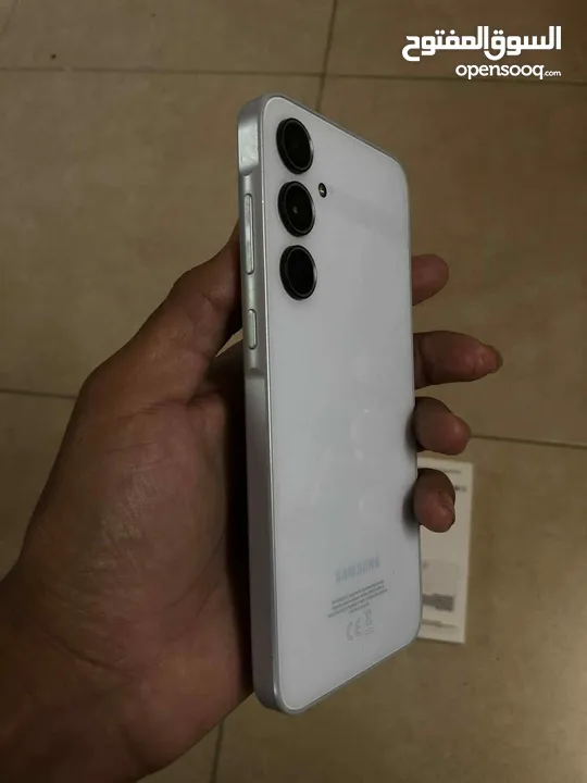 هاتف samsung A35 5G لون فضي مساحة 128 رام 6 مستعمل سنة وحده فقط الجهاز ولا خدش ولا بشكي من شي 100%