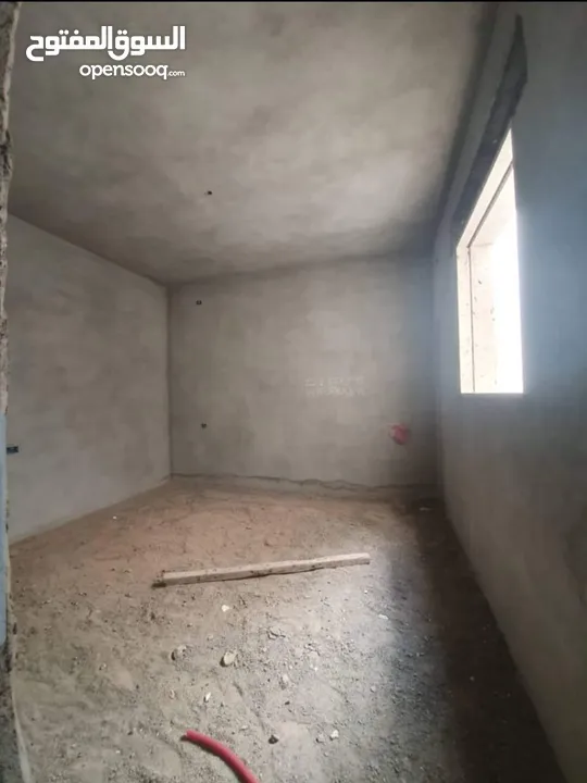 شقق سكنية جديدة نص تشطيب في مدينة طرابلس منطقة السراج
