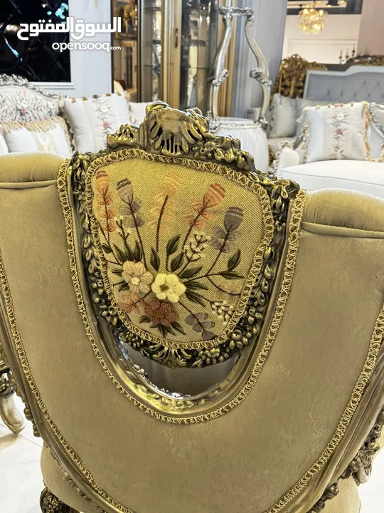 طقم كنب New classic فاخر ومميز جداً 7مقاعد مع طربيزة الوسط