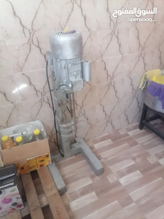 عدة مطعم فلافل كامل للبيع .