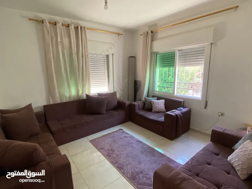 كنب عشر مقاعد مستعمل للبيع مع طاولات