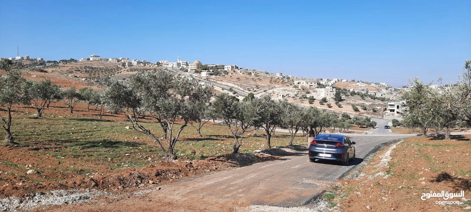 بسم الله الرحمن الرحيم  ارض للبيع في رجم شوف بالقرب من شفابدران مساحه 850م2 على شارعين جميع الخدمات