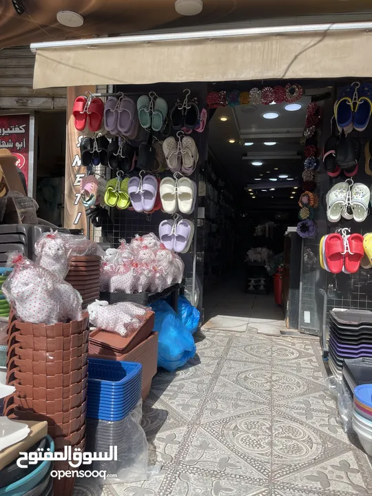 محل نثريات وأدوات منزليه موقع مميز ضاحية الأمير حسن على شارع رئيسي للبيع  مساحه ممتازة مع سده داخليه