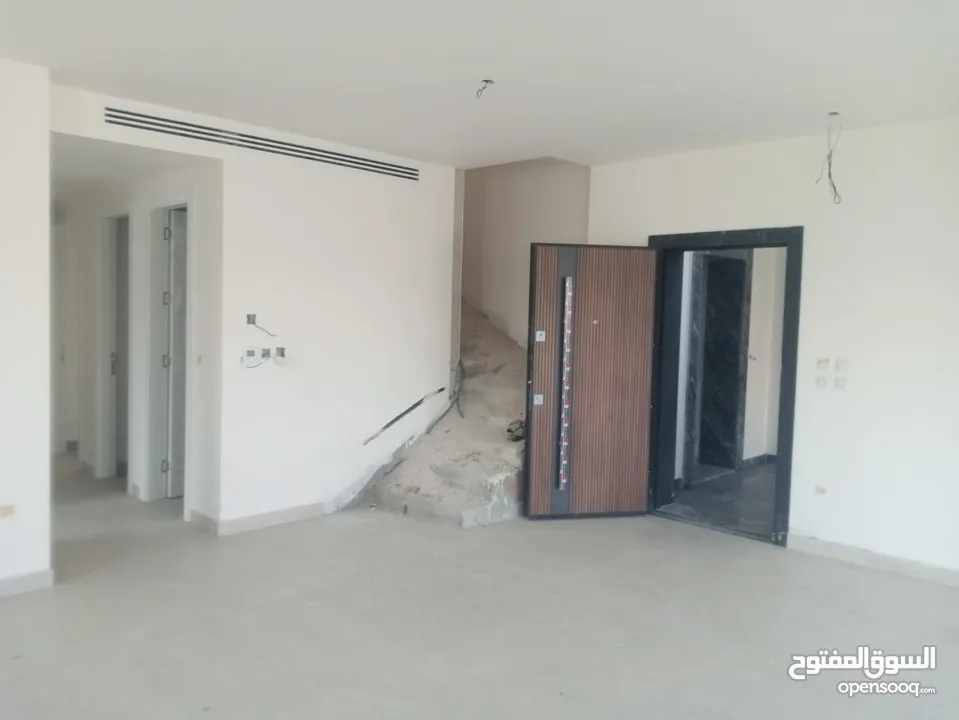 شقه اخير مع روف للبيع في عبدون - ref:14681