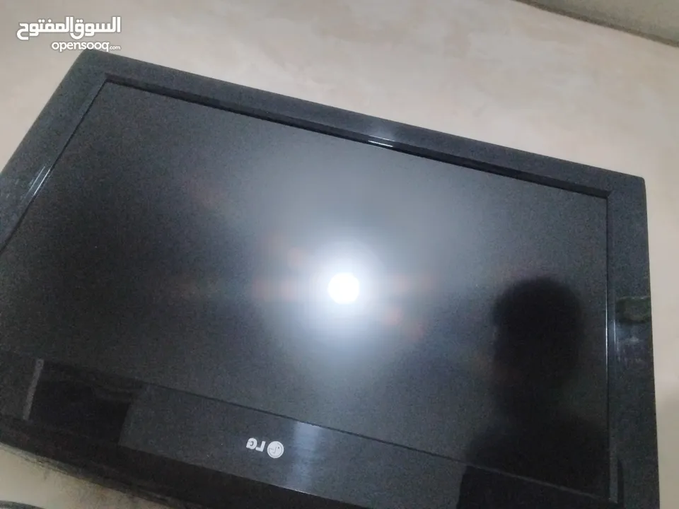 شاشة ال جي 32 بحالة ممتاز