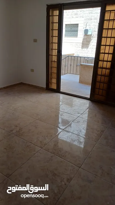شقة للايجار مقابل قصر الاميرة بسمة/ الجبيهة