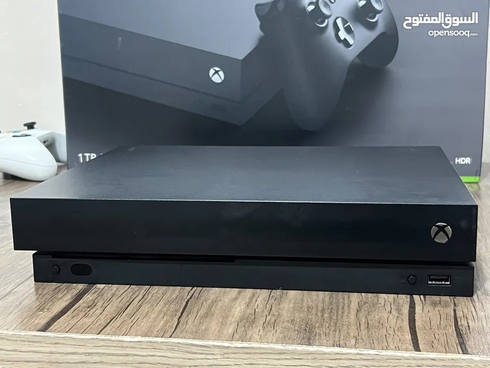 جهاز Xbox One X بحالة الجديد مع كرتونته