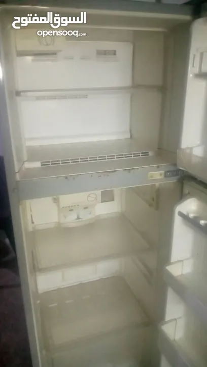 يوجد غاز يونيفرسال مستعمل للبيع وثلتجه جنرال مستعمله تبريد ممتاز بحاله جيده جدا
