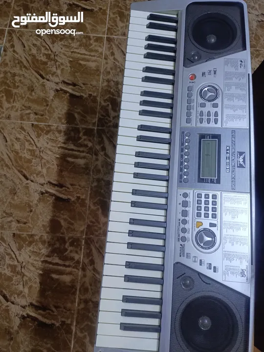 بيانو كهربائي ممتاز مع اصوات وايقاعات