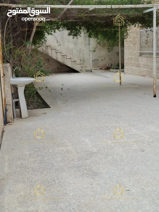 شقة فارغة - الرابية - 4نوم - 225م - حديقة - قرب الخدمات العامة - موقع هادئ ومميز