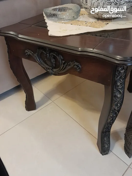 طقم طاولات وسط مستعملة استعمال نظيف