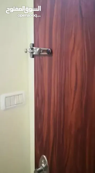 شقة بمساحة 170 متر مربع في الطيرة جهة دوار نبيل عمر سعر ع الكاش 135 الف دولار فقط