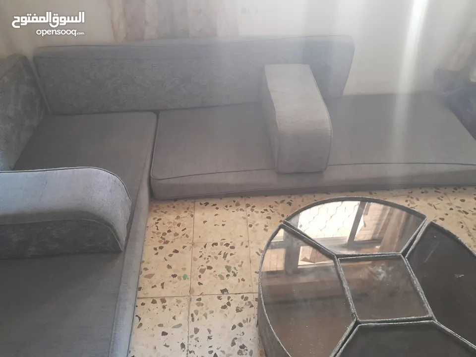 فراش عربي مع طاولات