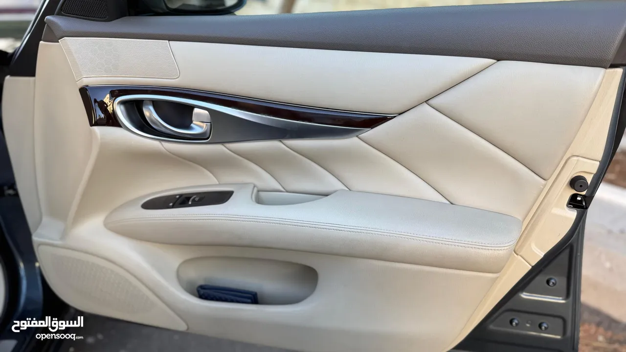 سيارة إنفينيتي Q70 2014 للبيع