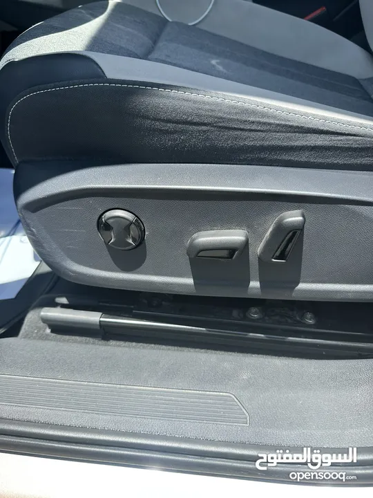 للبيع فولكس فاجن اي دي فور بيور بلص موديل 2021 لون ذهبي  VW ID4 crozz pure+ 2021 Gold color