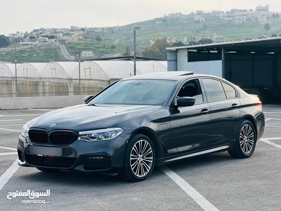 BMW E // 2019 cc benzin  Plug In Hybrid