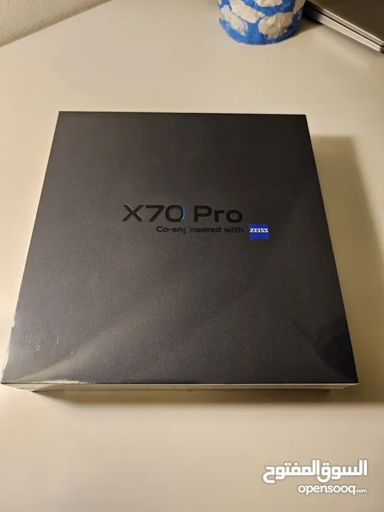 A Brand New Sealed Vivo x70 pro phone with 256GB!!!  Price is Negotiable!!