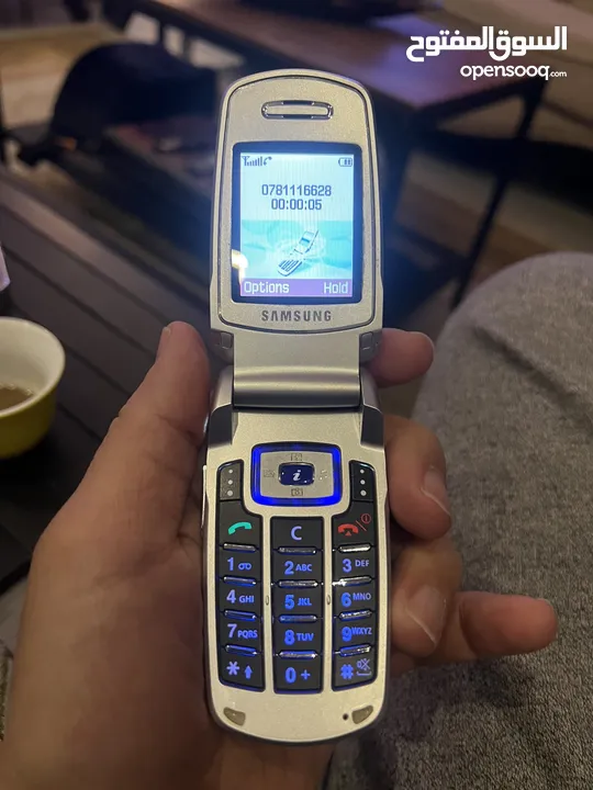 اجهزة موبايل كلاسيكيه شغاله وبحالة ممتازه مع بطاريه وشاحن