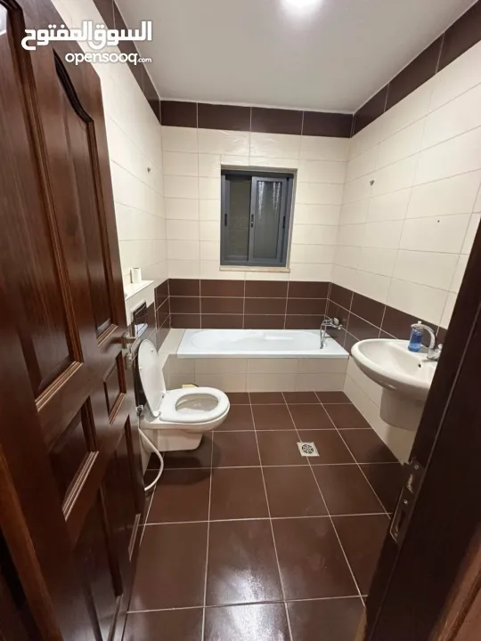 شقه فاخره للبيع في رام الله التحتا / بطن الهوى من المالك مباشره