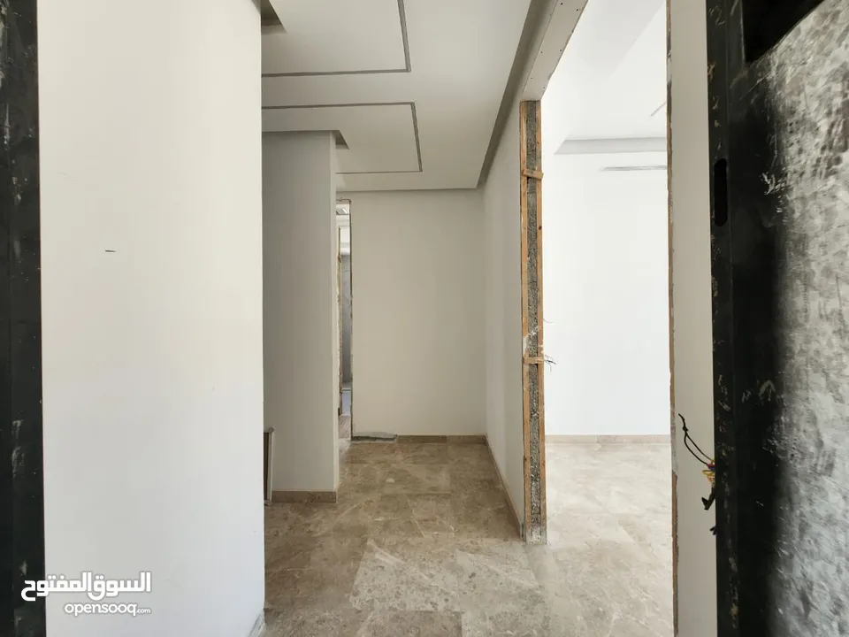 شقة أرضية مميزة في عبدون للبيع بموقع حيوي   الرقم المرجعي : 14199