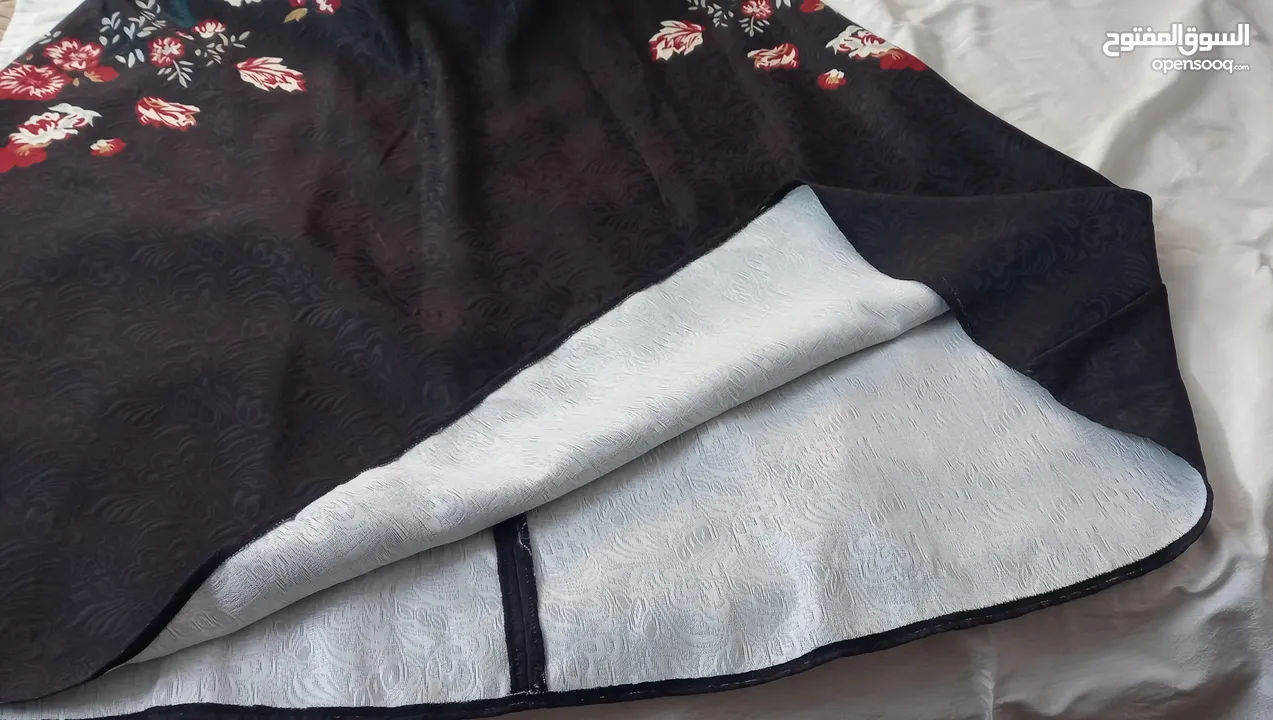 فستان سهرة أسود فخم ماركة femi9 مقاس XL ، موَرّد من أسفل ، جديد غير ملبوس .