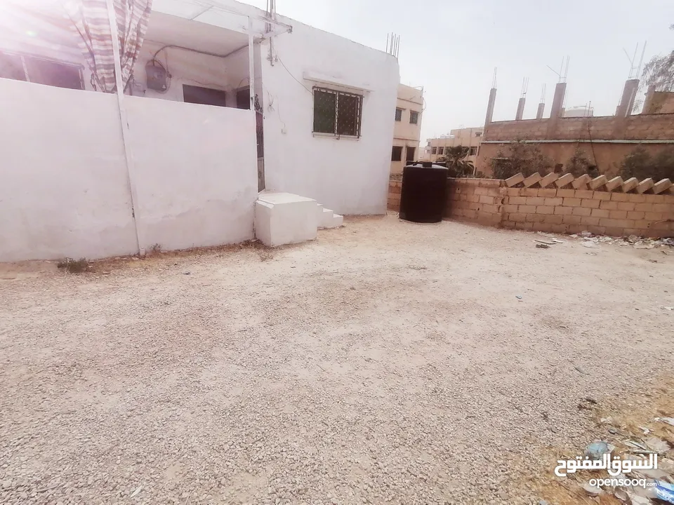 بيتين منفصلين للبيع