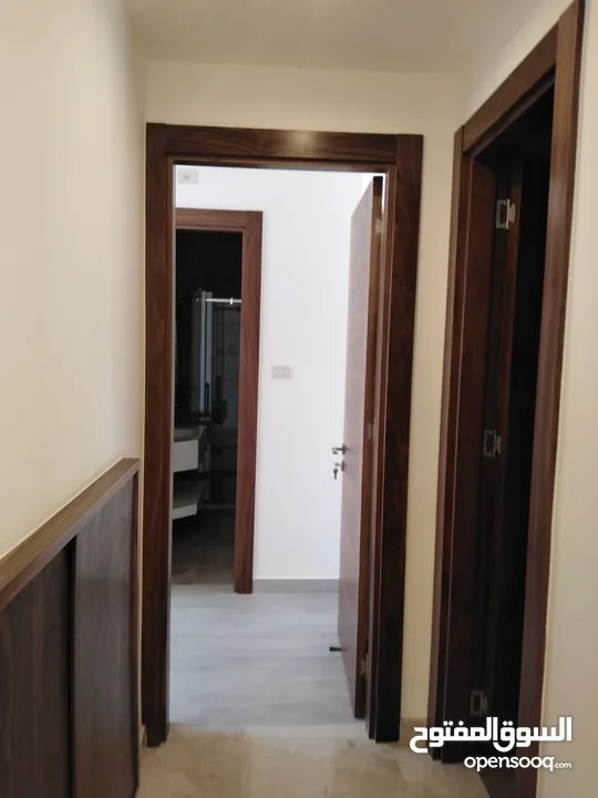 اخير مع روف للبيع في عبدون / الرقم المرجعي : 13666