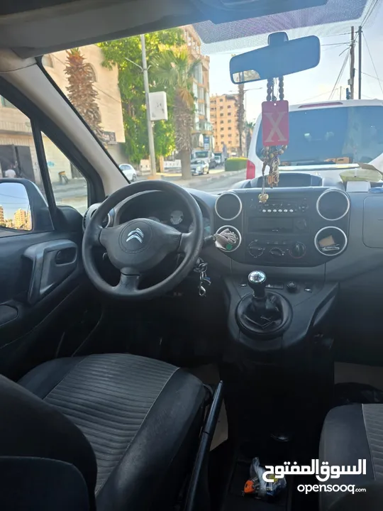 citroen berlingo سيارة مرتبة و نظيفة