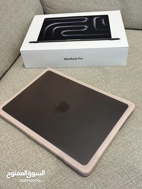 MacBook Pro 14 inch ( M4 1TB )