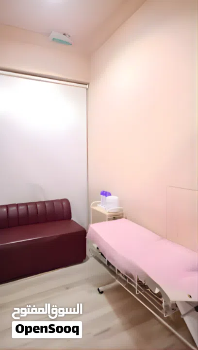 صالون تجميل نسائي فاخر بمساحة واسعة في منطقة مواطنين مجهز بجميع الادوات و المعدات في الجرف عجمان