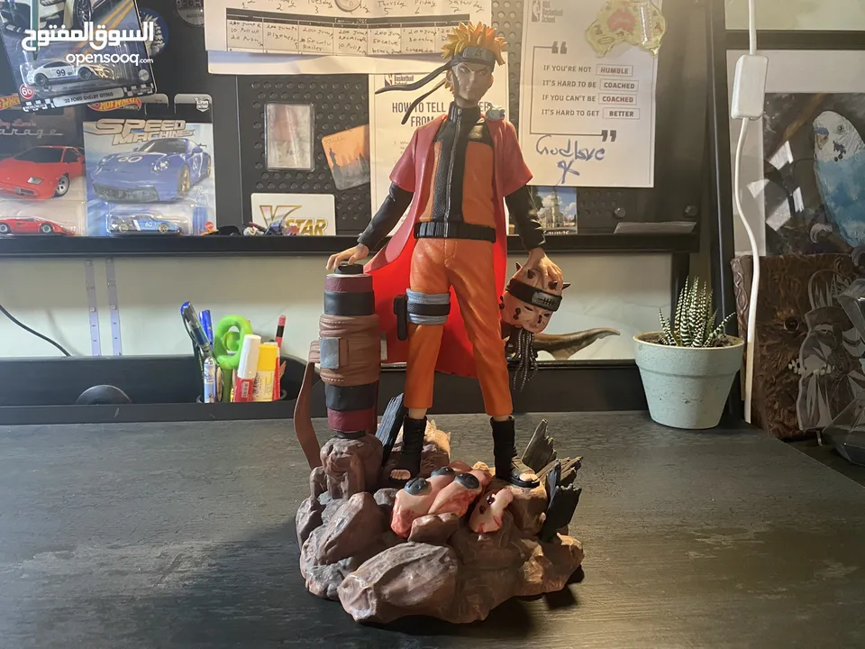 Naruto uzumaki , statue 30cm tall