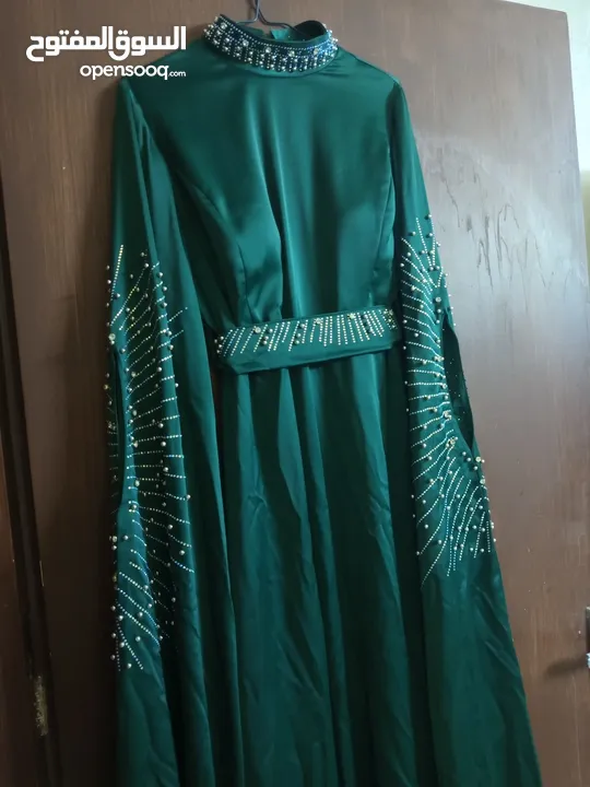 فستان للبيع