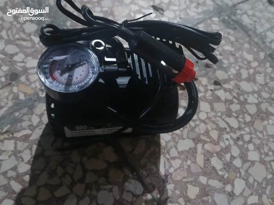 شاحن بطارية سيارة مع منفاخ عجل السيارة جديد مش مستعمل للبيع ......