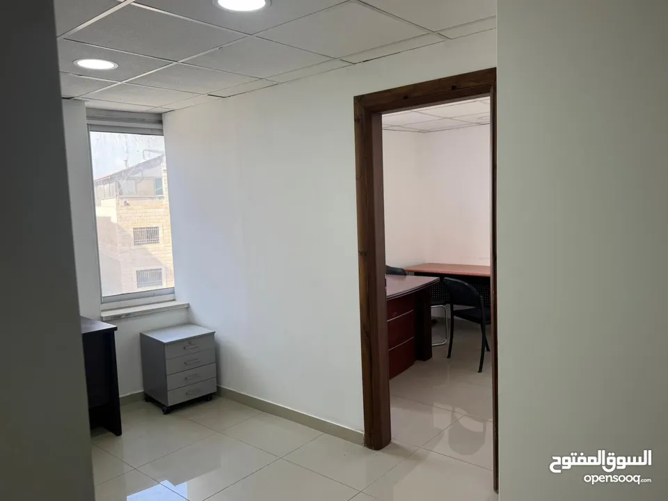 مكاتب فارغة للايجار في رام الله قرب دوار الساعه