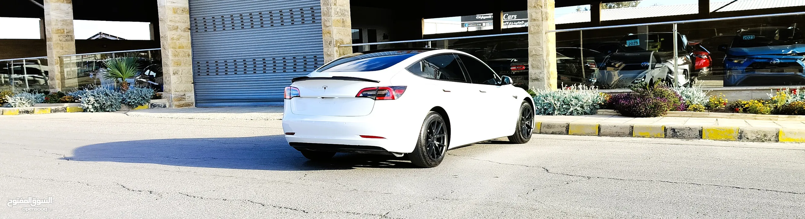 تيسلا 2022 model 3 بحالة الوكالة فحص كامل اوتوسكور +B لون مميز في الحرة للبيع بسعر لقطة ومحرووووق