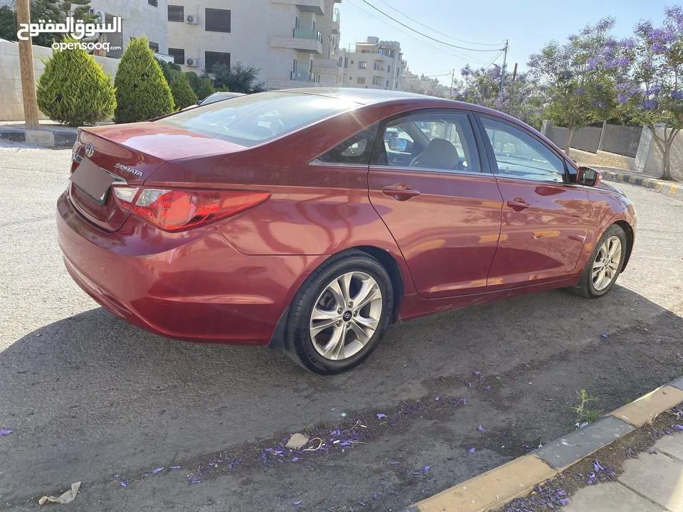 ‎هونداي سوناتا بنزين موديل2012 ماشيه 117000 كلم لون احمر للبيع