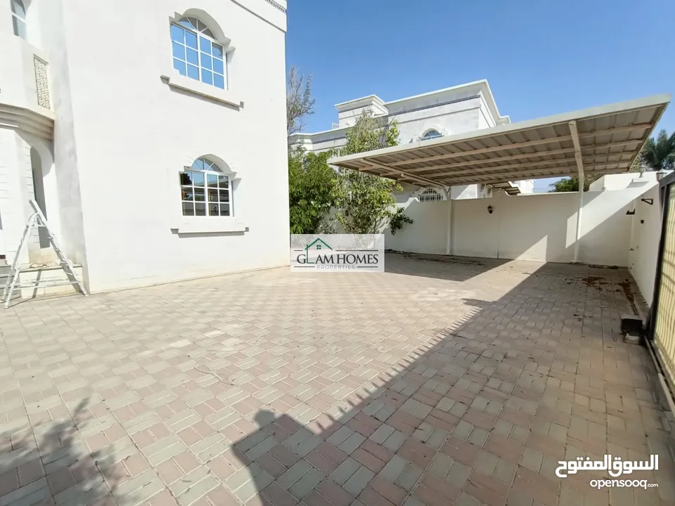 Gorgeous villa located in a peaceful neighborhood in MQ Ref: 298S